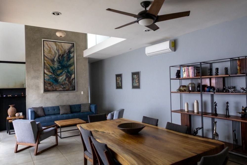 CASA AMPLIA EN PRIVADA