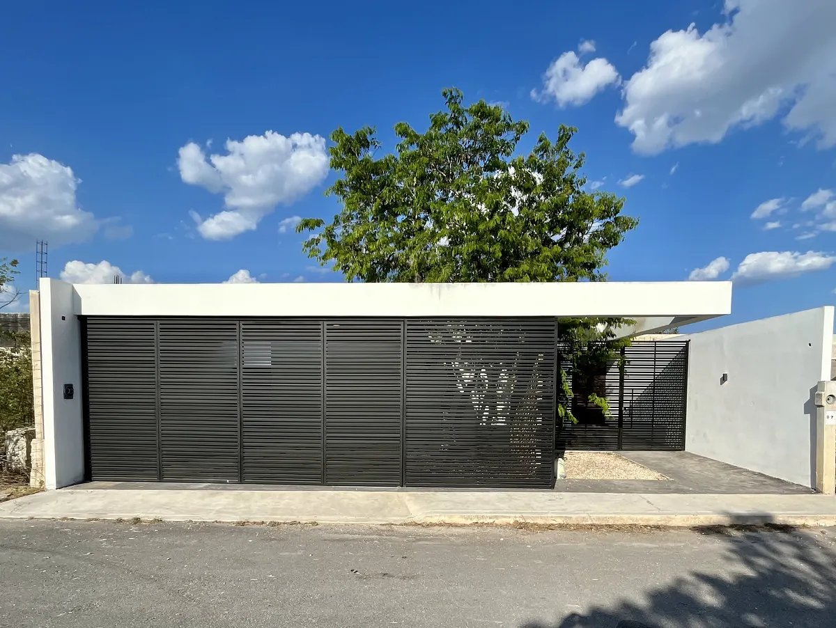 CASA EN VENTA DE UNA SOLA PLATA EN DZITYA