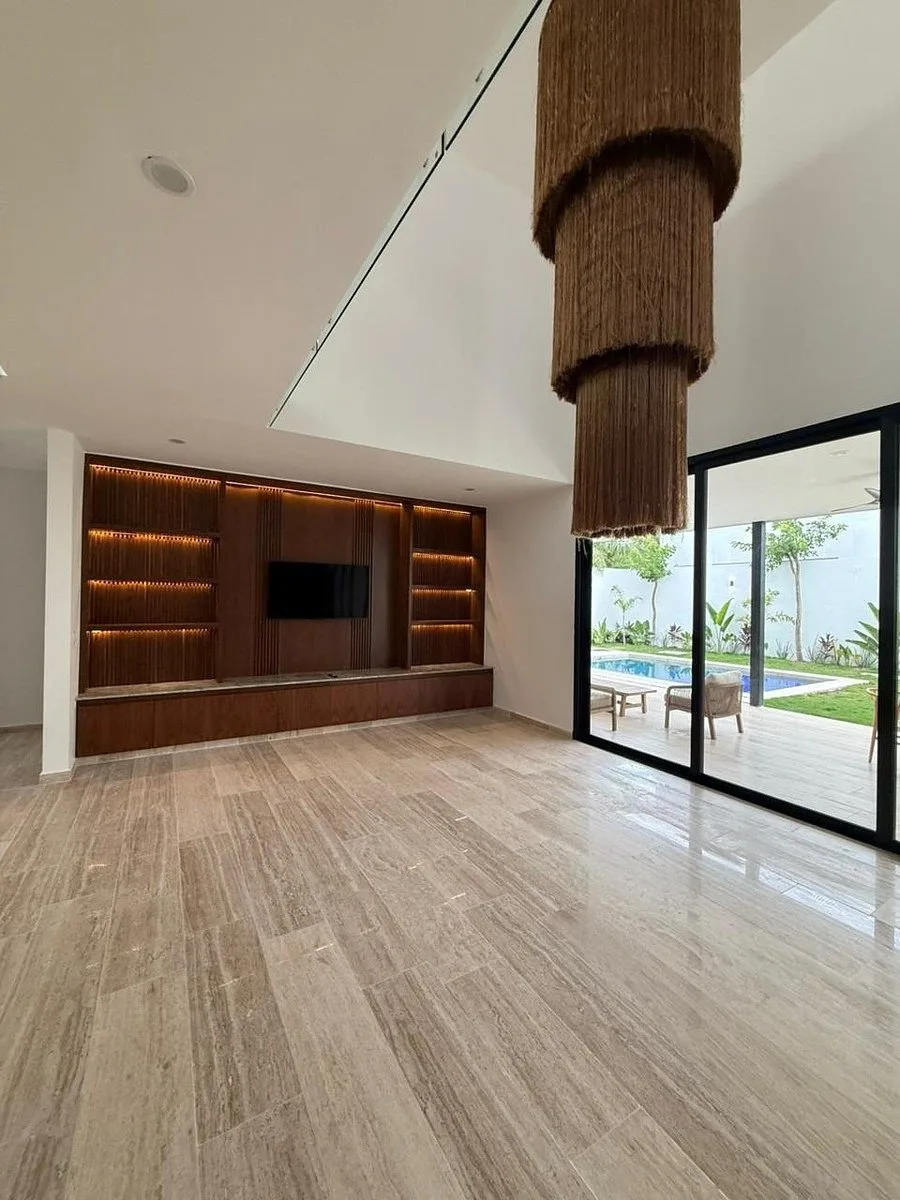 Venta de casa en Xcanatún, Mérida con amenidades de 597 m2