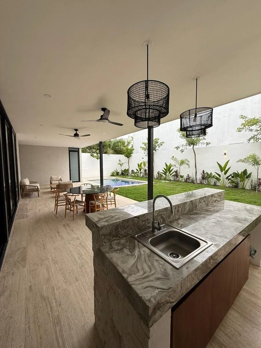 Venta de casa en Xcanatún, Mérida con amenidades de 597 m2