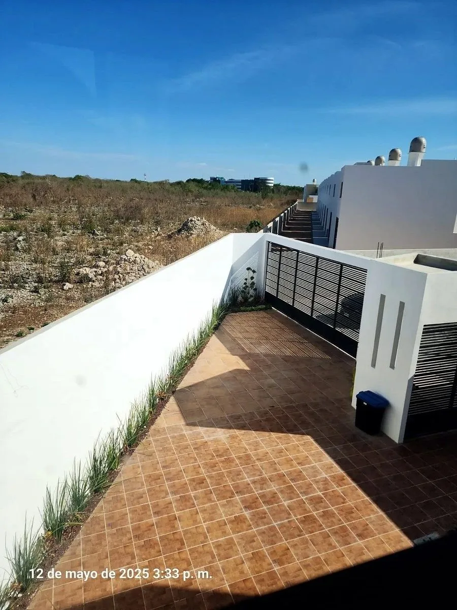 Venta de Casa residencial con diseño Contemporáneo en Dzitya