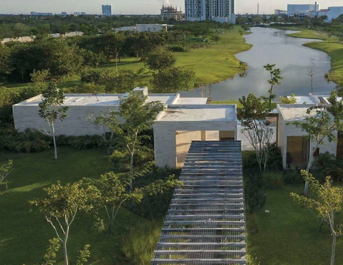 Terreno en venta en Cabo Norte Mérida | Privada Rosío con vista al lago