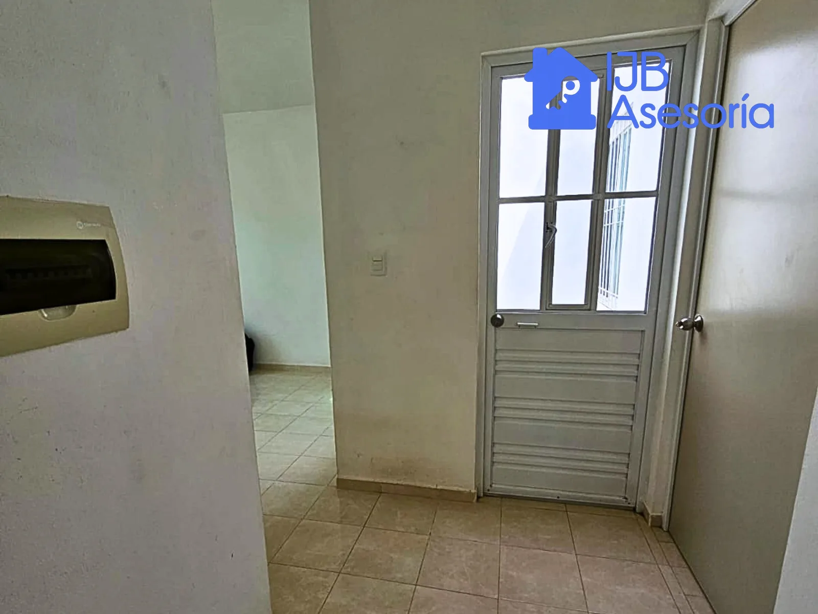Casa en venta en Sian Ka’an IV, Mérida | Patio amplio, 2 estacionamientos y libre de gravamen