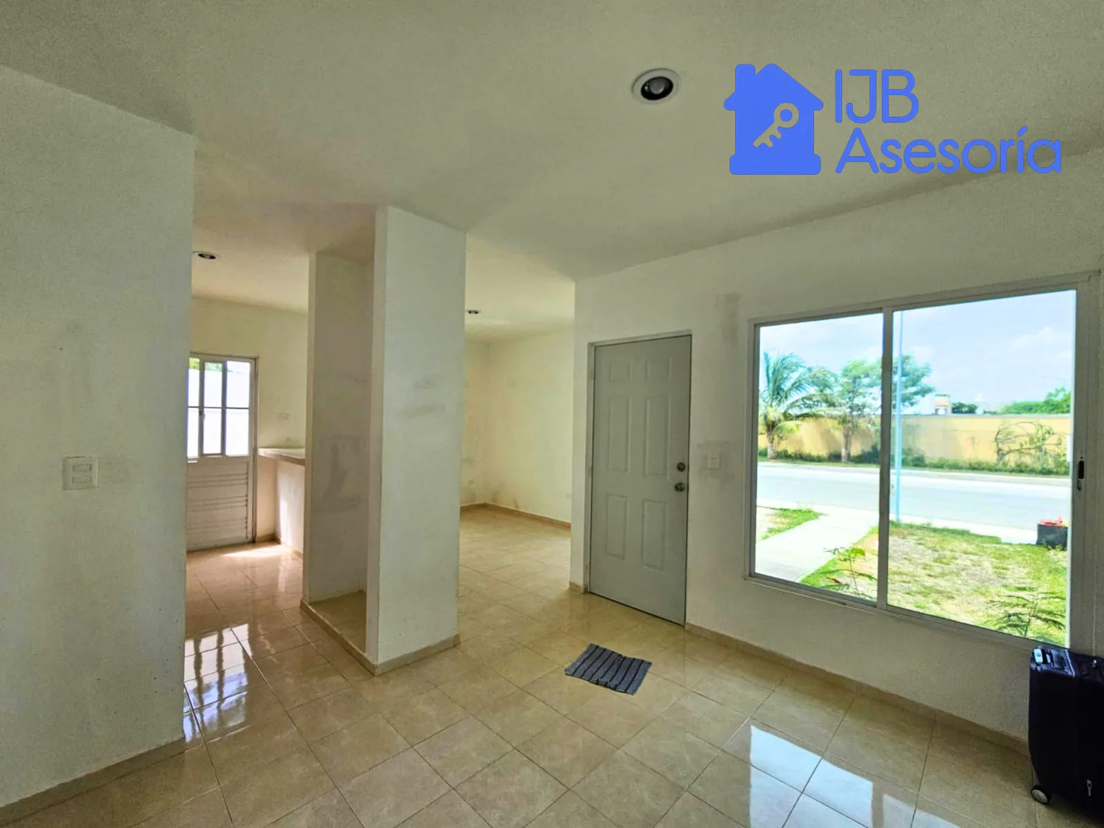Casa en venta en Sian Ka’an IV, Mérida | Patio amplio, 2 estacionamientos y libre de gravamen