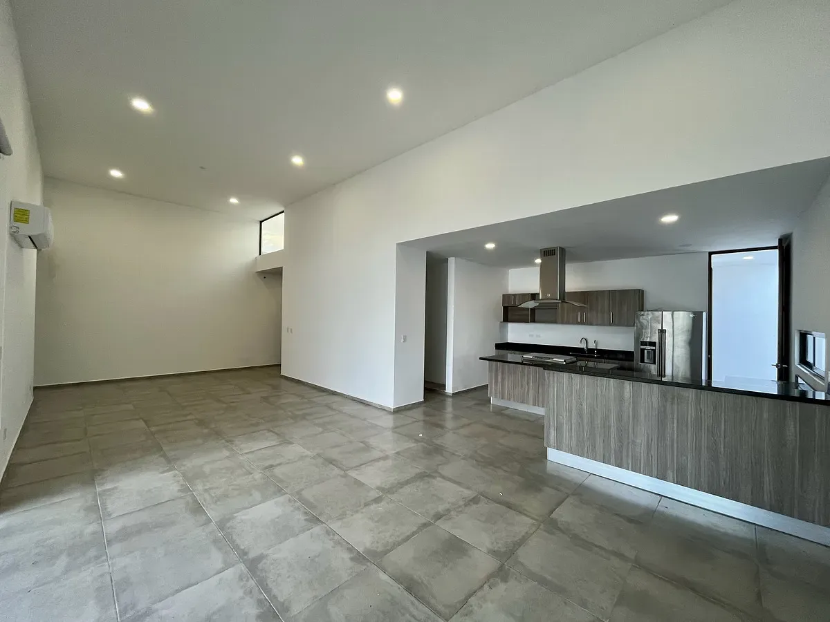 CASA EN VENTA DE UNA SOLA PLATA EN DZITYA