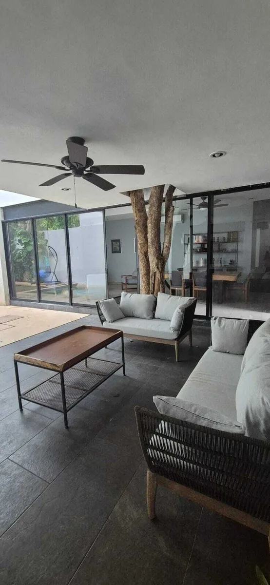 CASA AMPLIA EN PRIVADA
