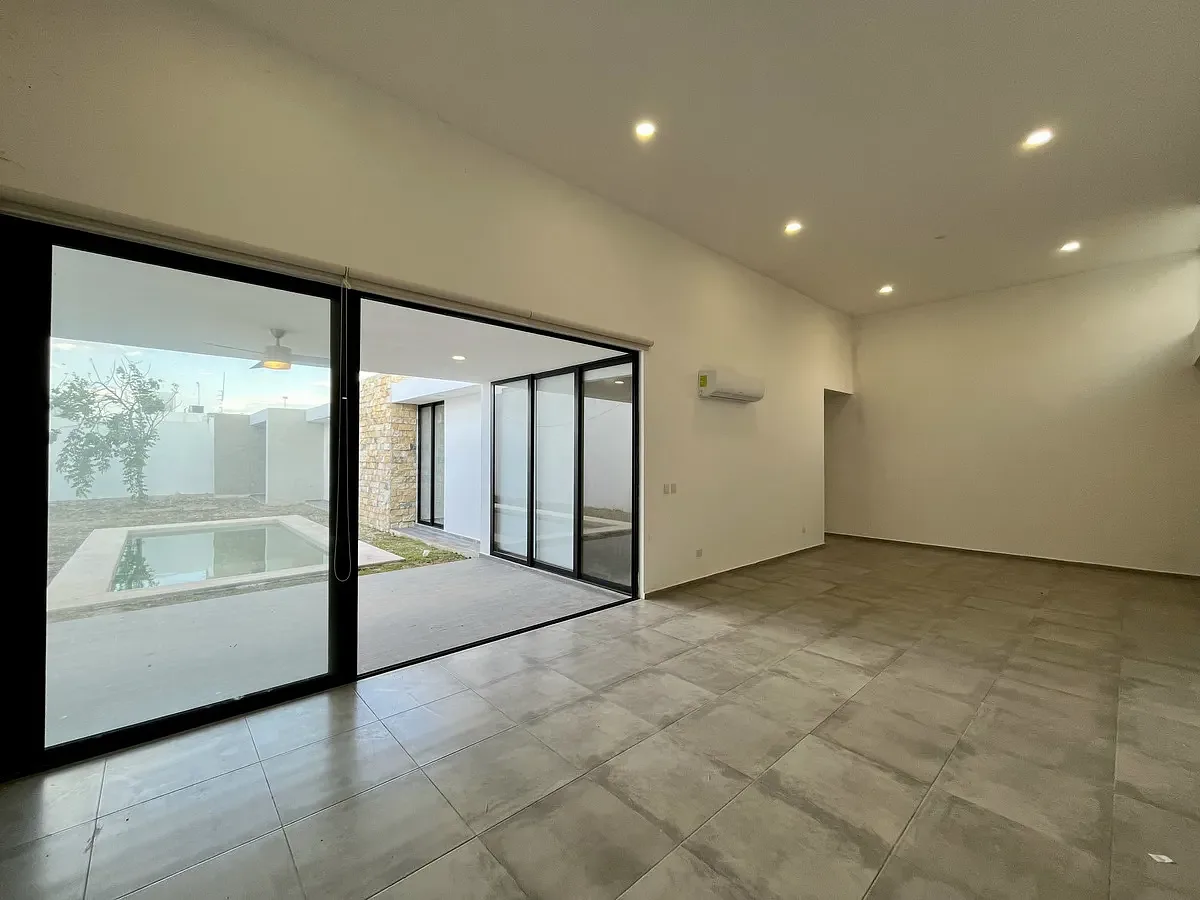CASA EN VENTA DE UNA SOLA PLATA EN DZITYA