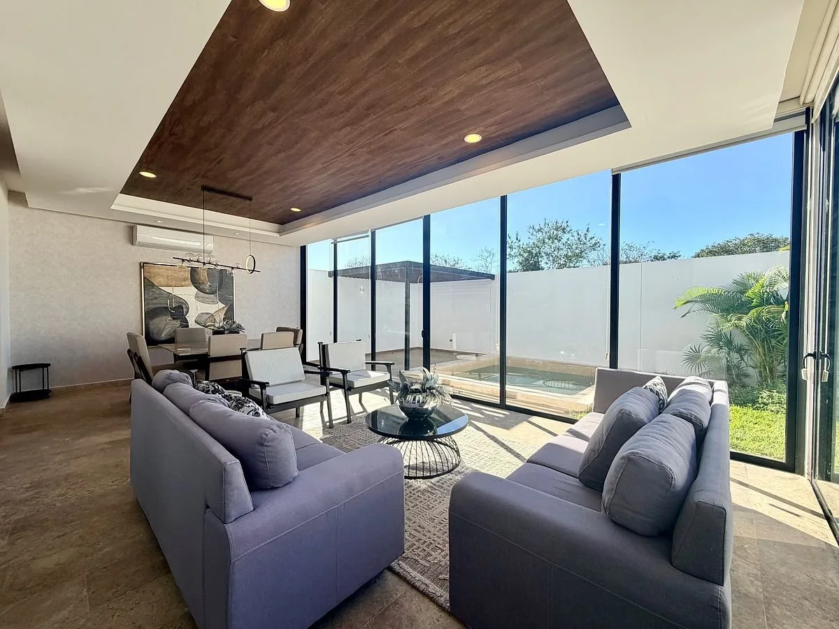 CASA EN VENTA COMPLETAMENTE EQUIPADA EN TEMOZÓN NORTE, PRIVADA LENORA