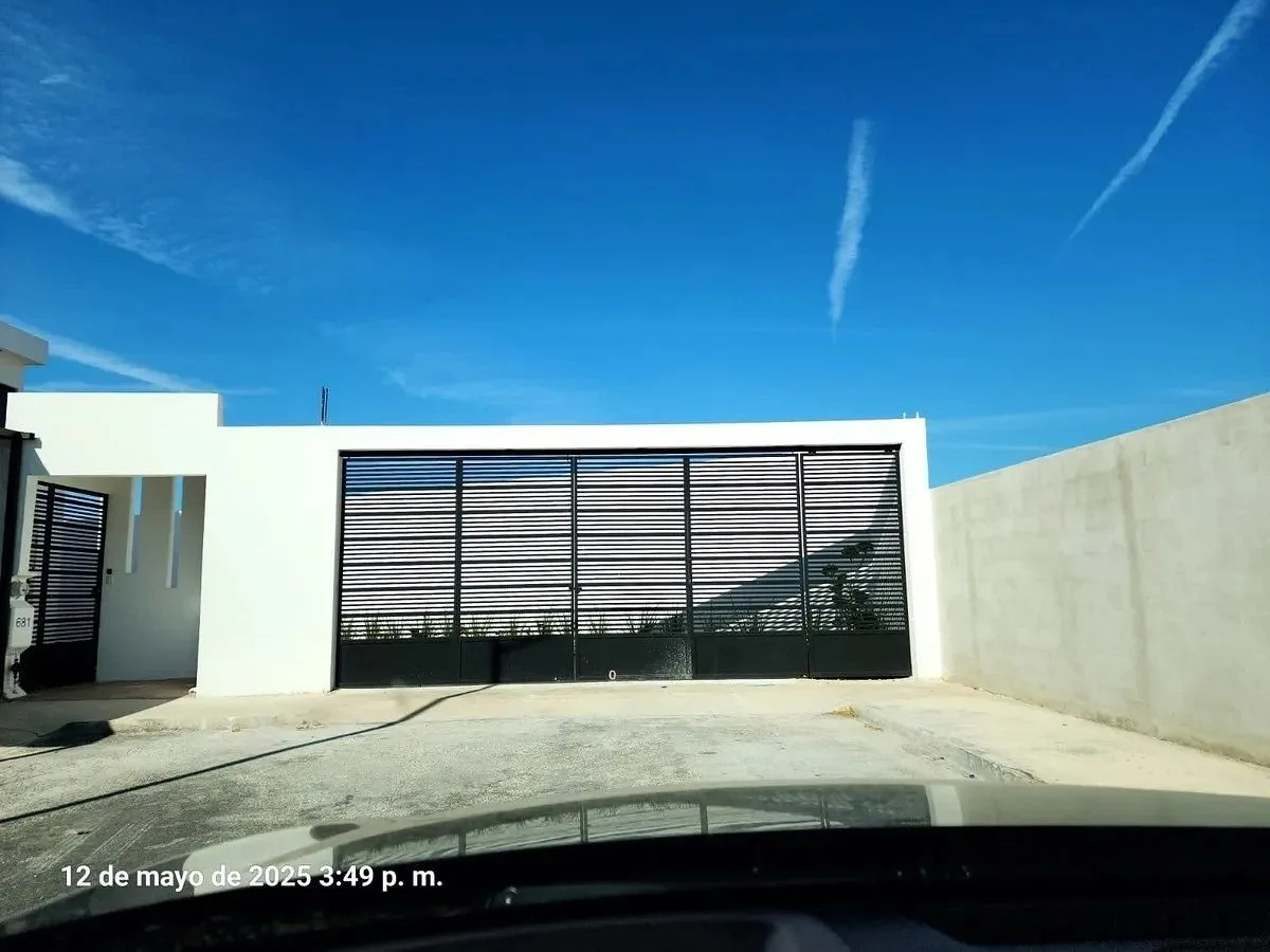Venta de Casa residencial con diseño Contemporáneo en Dzitya