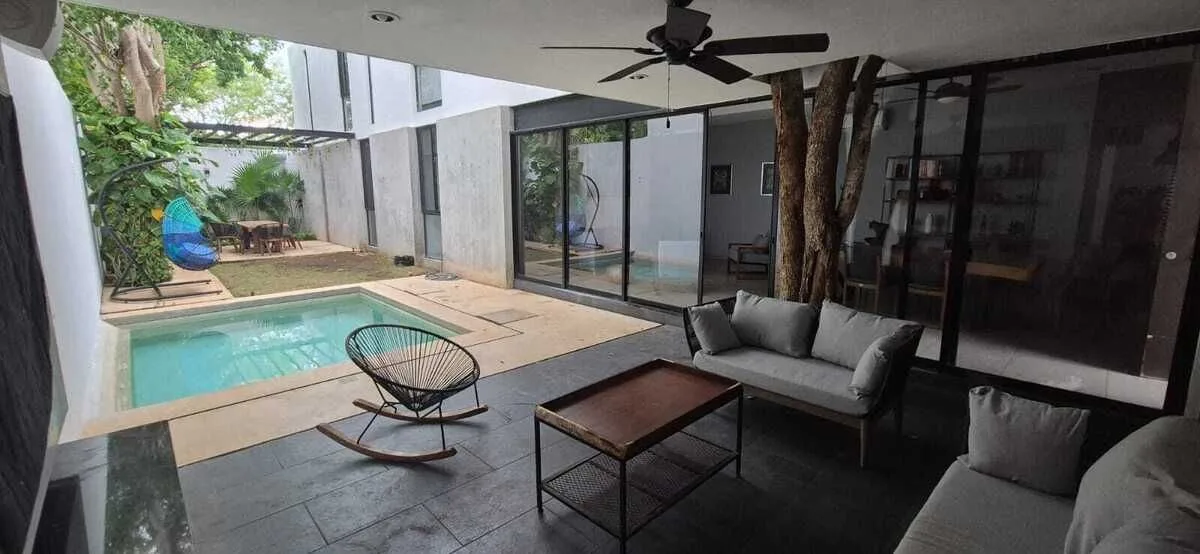 CASA AMPLIA EN PRIVADA