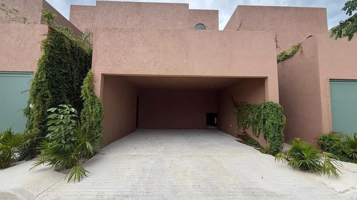 Venta de Casa 3 Habitaciones en Temozon Norte 2 pisos