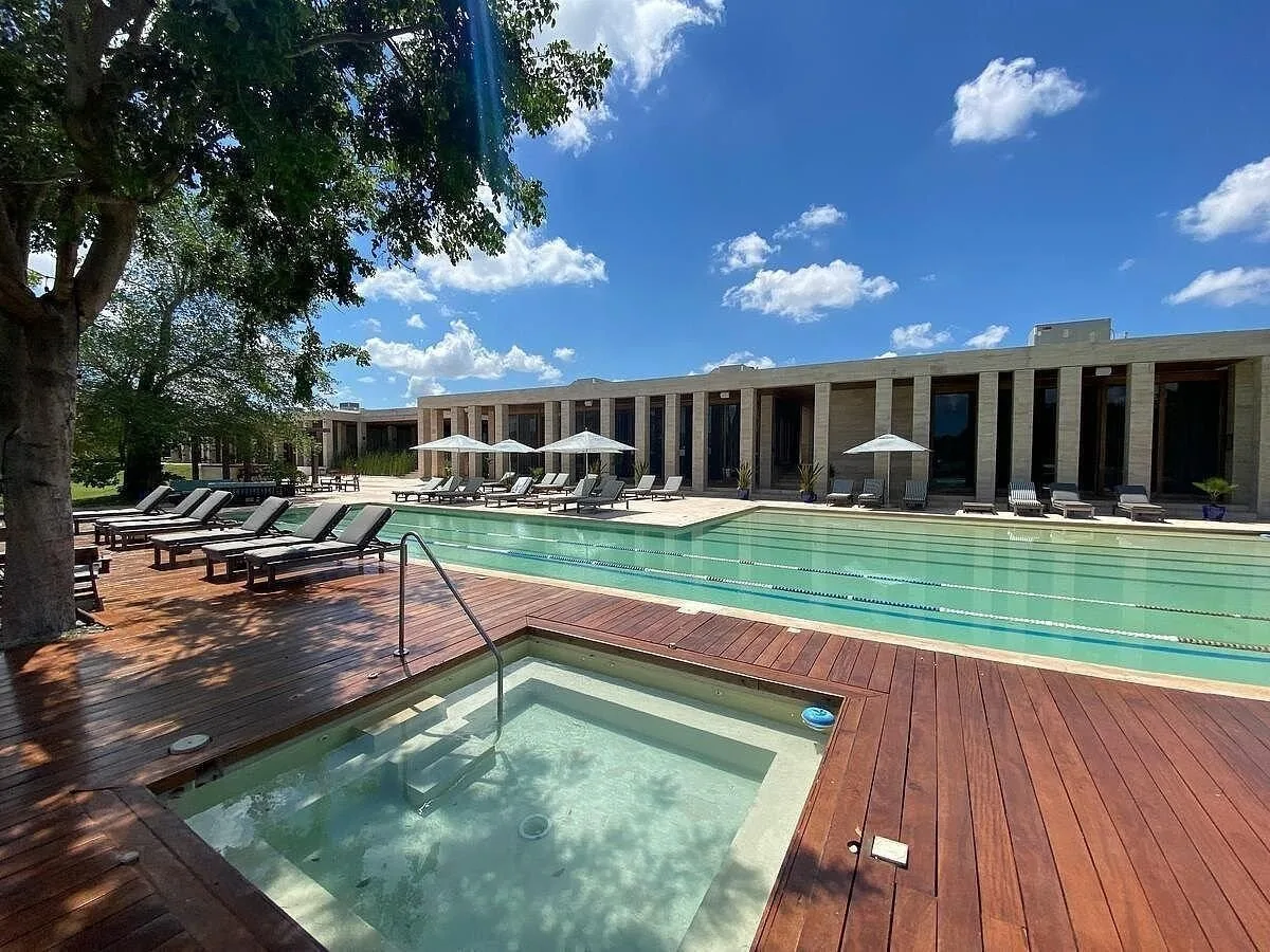 Terreno en venta en Cabo Norte Mérida | Privada Rosío con vista al lago