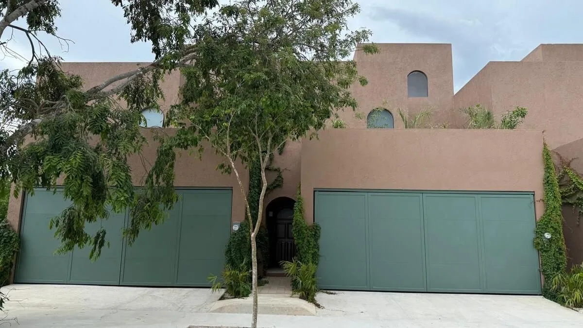 Venta de Casa 3 Habitaciones en Temozon Norte 2 pisos