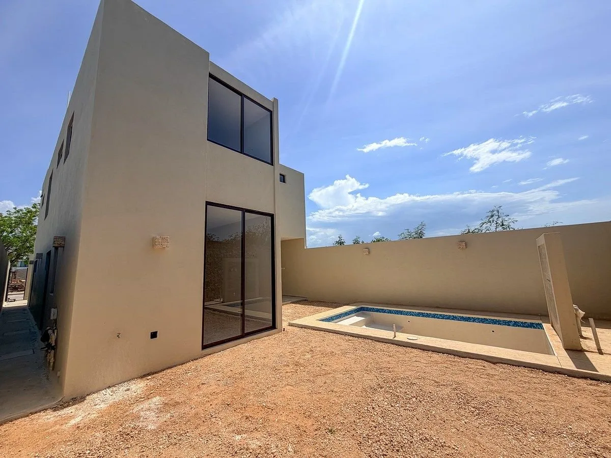 CASA EN VENTA EN PRIVADA ÚNICA LIVING CON 4 HABITACIONES