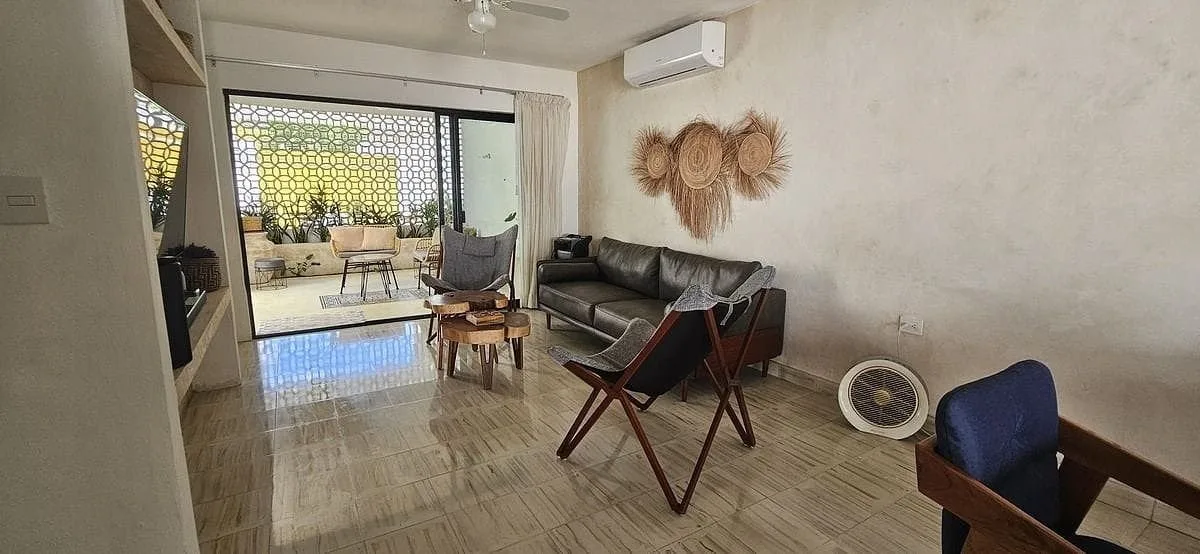 Venta de Casa Remodelada en el Centro de 3 Habitaciones con terraza espectacular