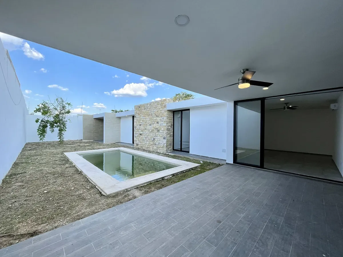 CASA EN VENTA DE UNA SOLA PLATA EN DZITYA