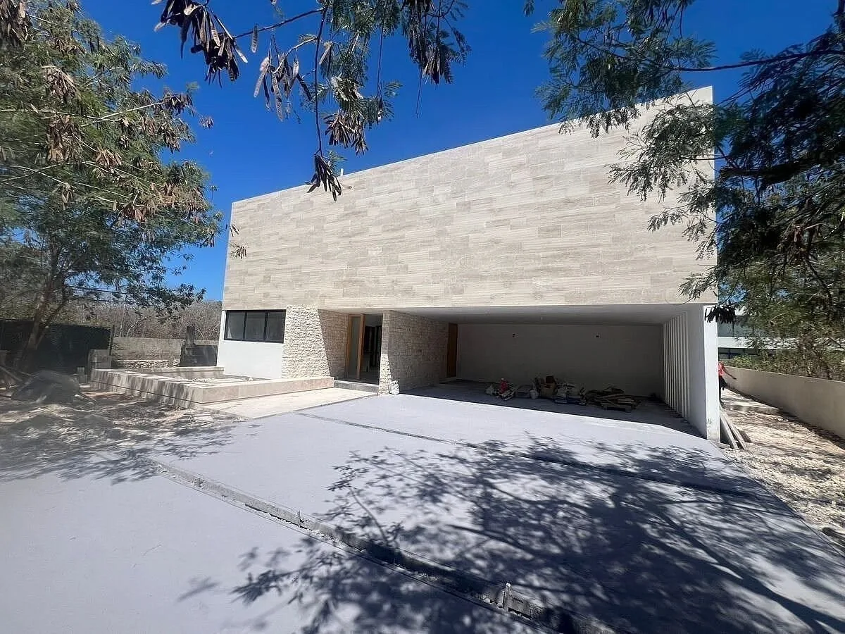 Casa en venta de una sola planta en Yucatán Country Club
