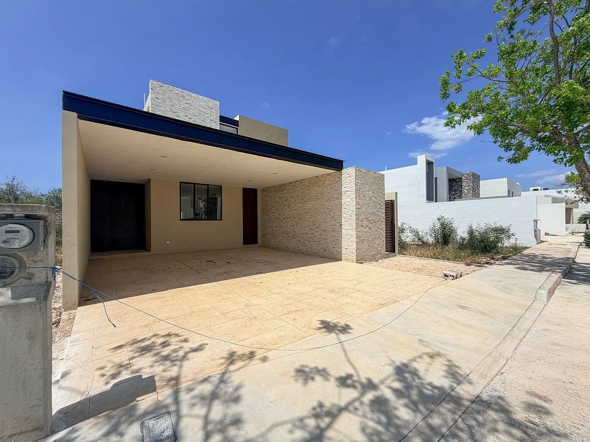 CASA EN VENTA EN PRIVADA ÚNICA LIVING CON 4 HABITACIONES