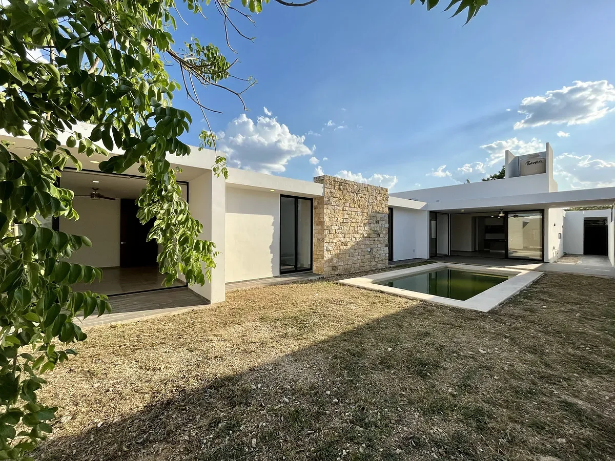 CASA EN VENTA DE UNA SOLA PLATA EN DZITYA
