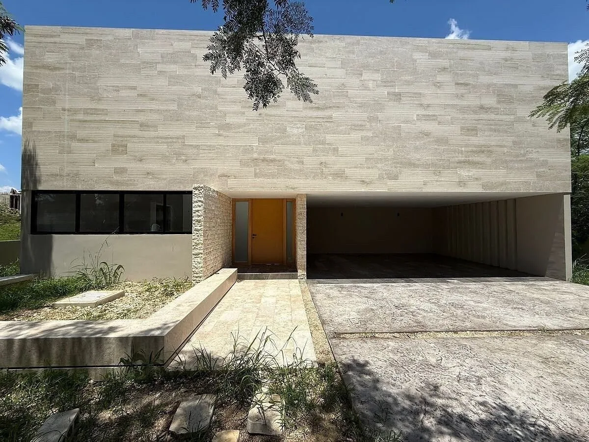 Casa en venta de una sola planta en Yucatán Country Club