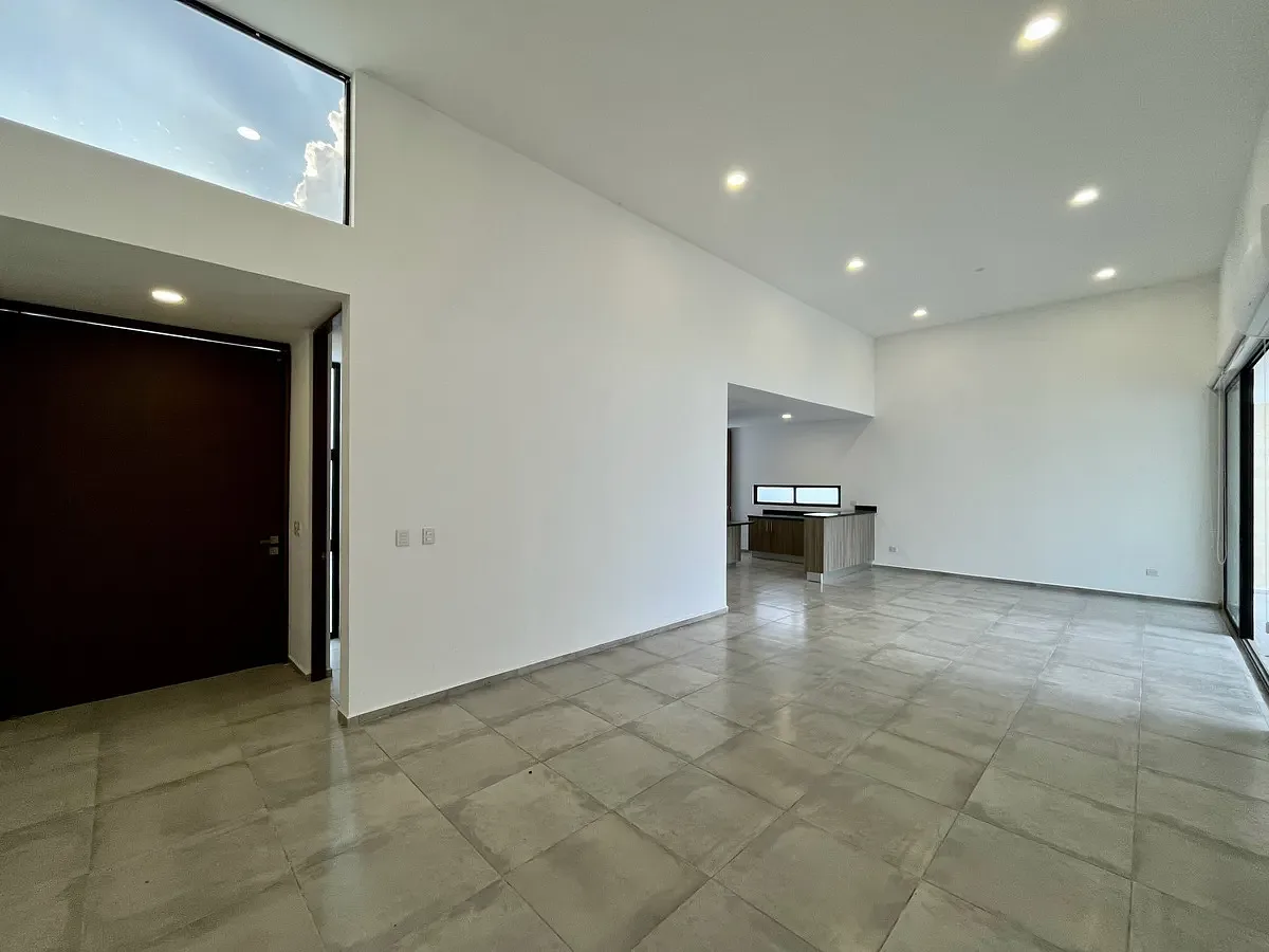 CASA EN VENTA DE UNA SOLA PLATA EN DZITYA